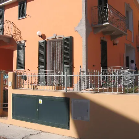 Grazioso Bilocale Con Veranda Holiday home *